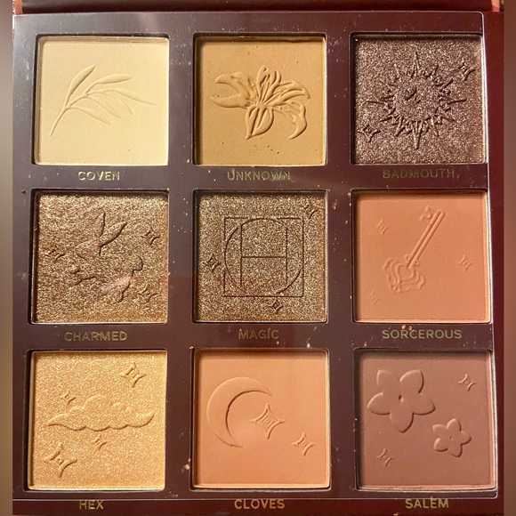 HIPDOT WITCHY WARMS
Pressed Pigment & Glitter Pallet - Picture 3 of 6